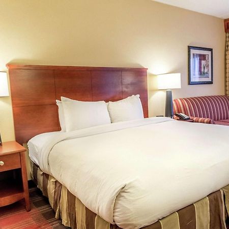 Doubletree By Hilton Holland Hotel Екстериор снимка