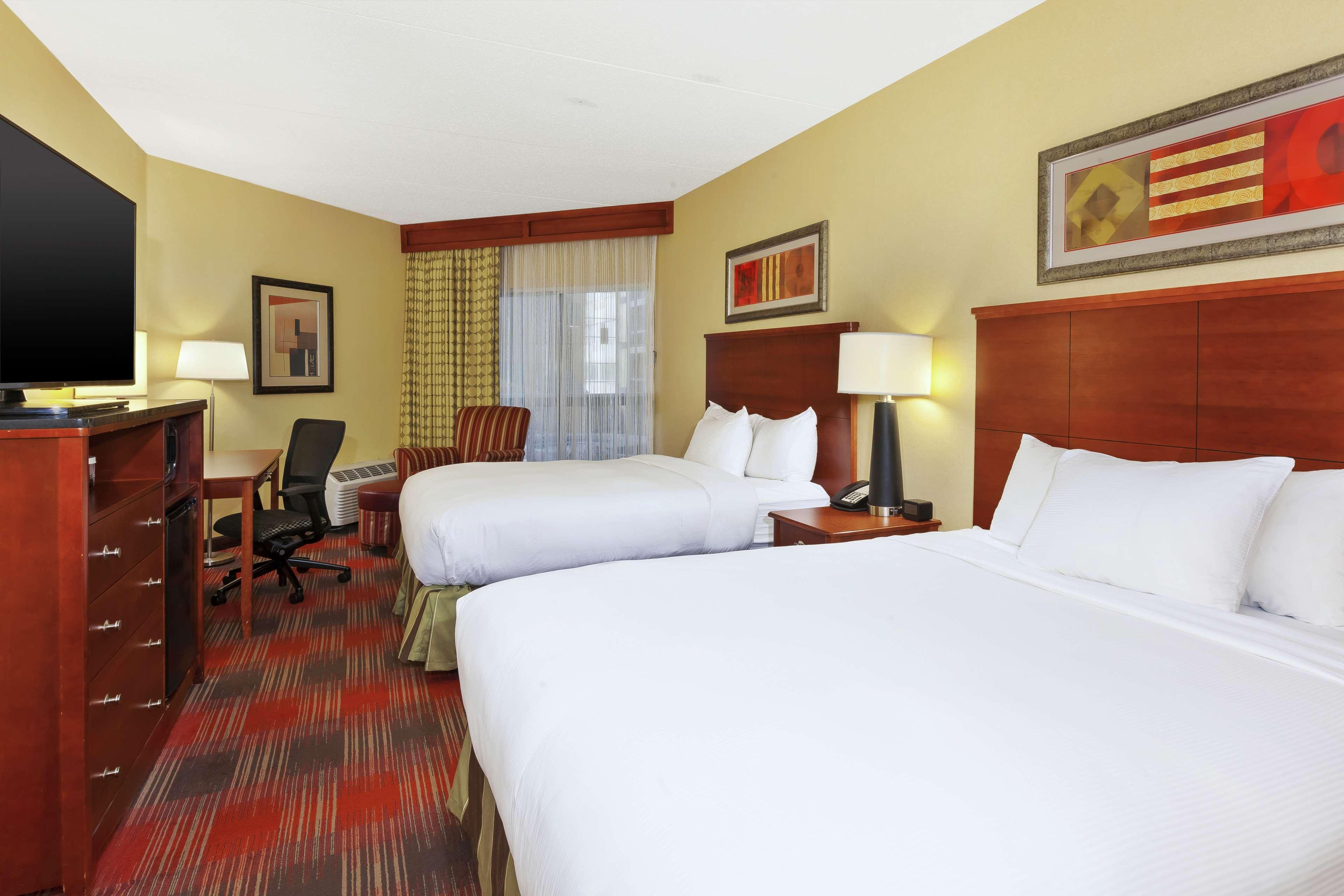 Doubletree By Hilton Holland Hotel Екстериор снимка