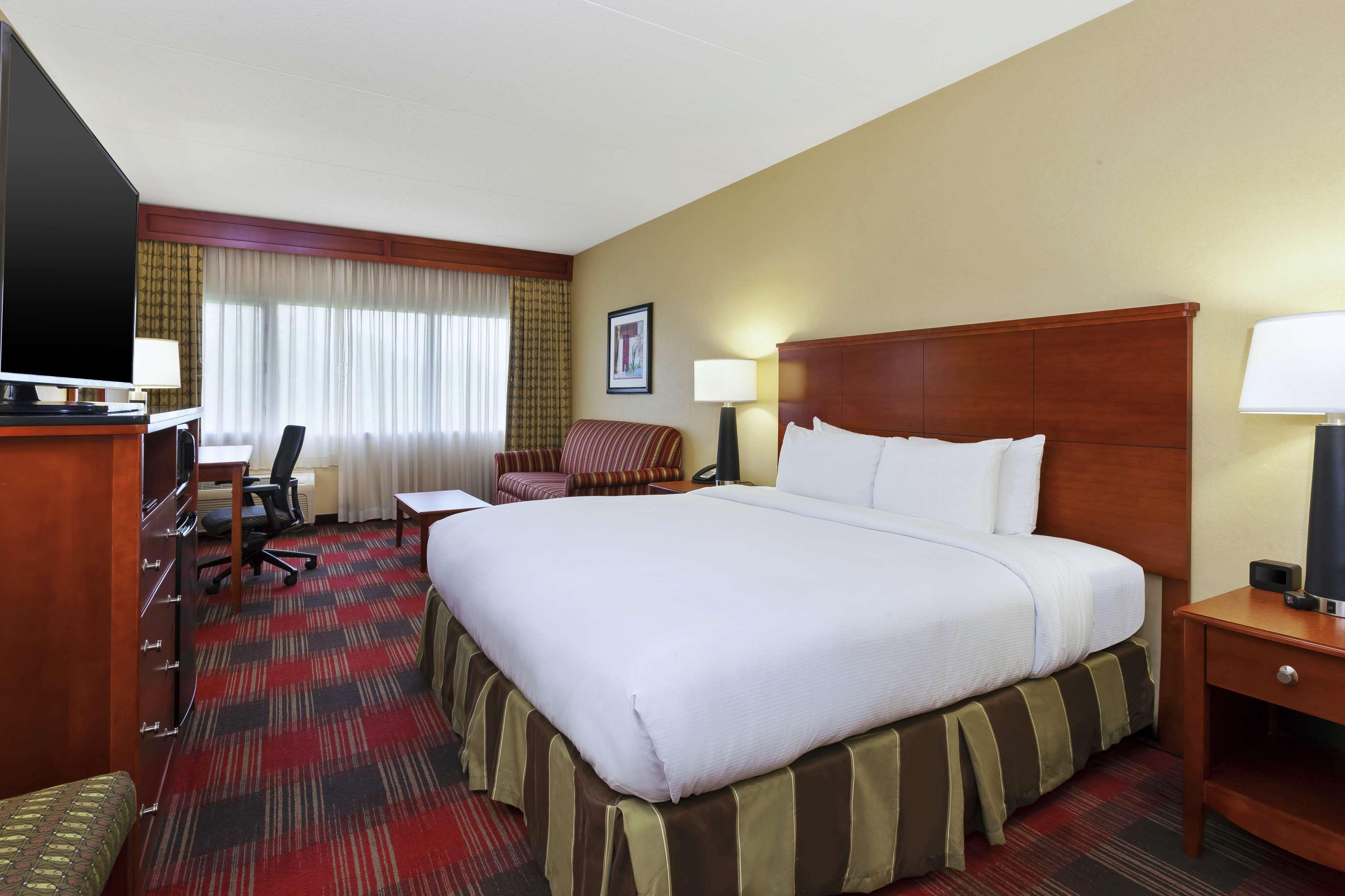 Doubletree By Hilton Holland Hotel Екстериор снимка