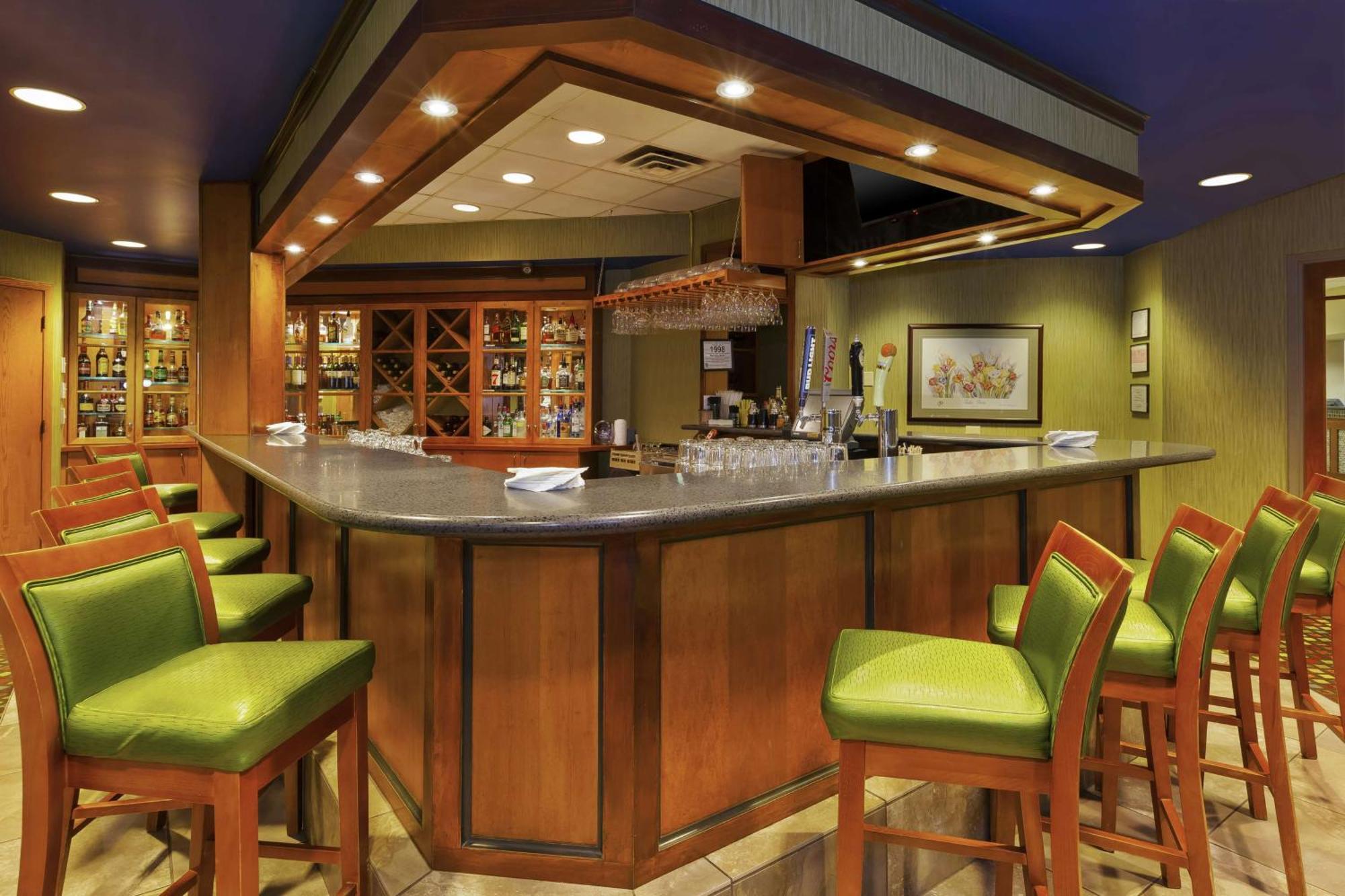 Doubletree By Hilton Holland Hotel Екстериор снимка