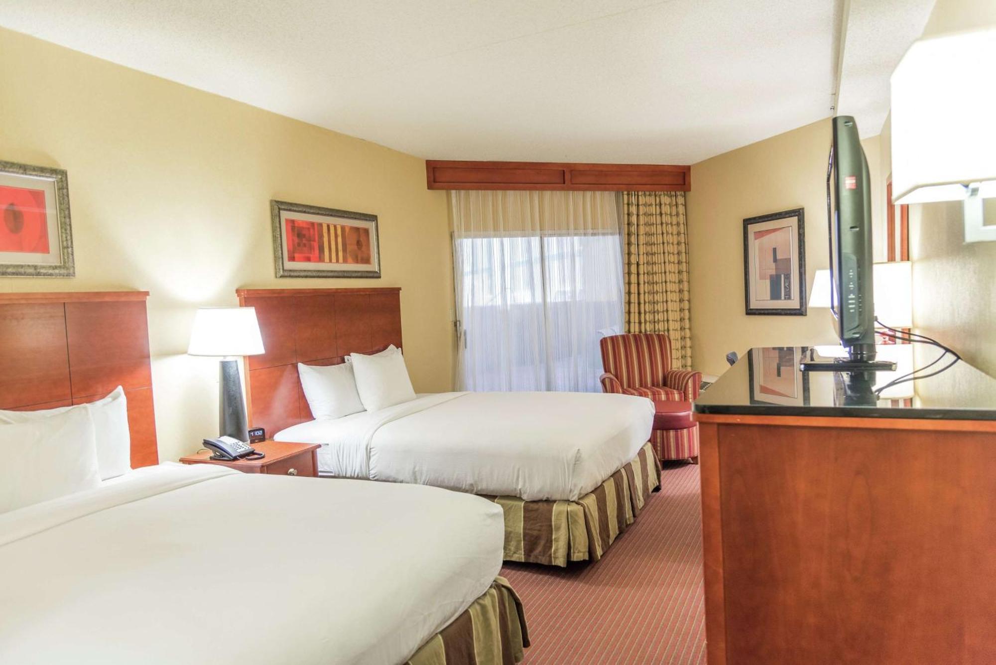 Doubletree By Hilton Holland Hotel Екстериор снимка