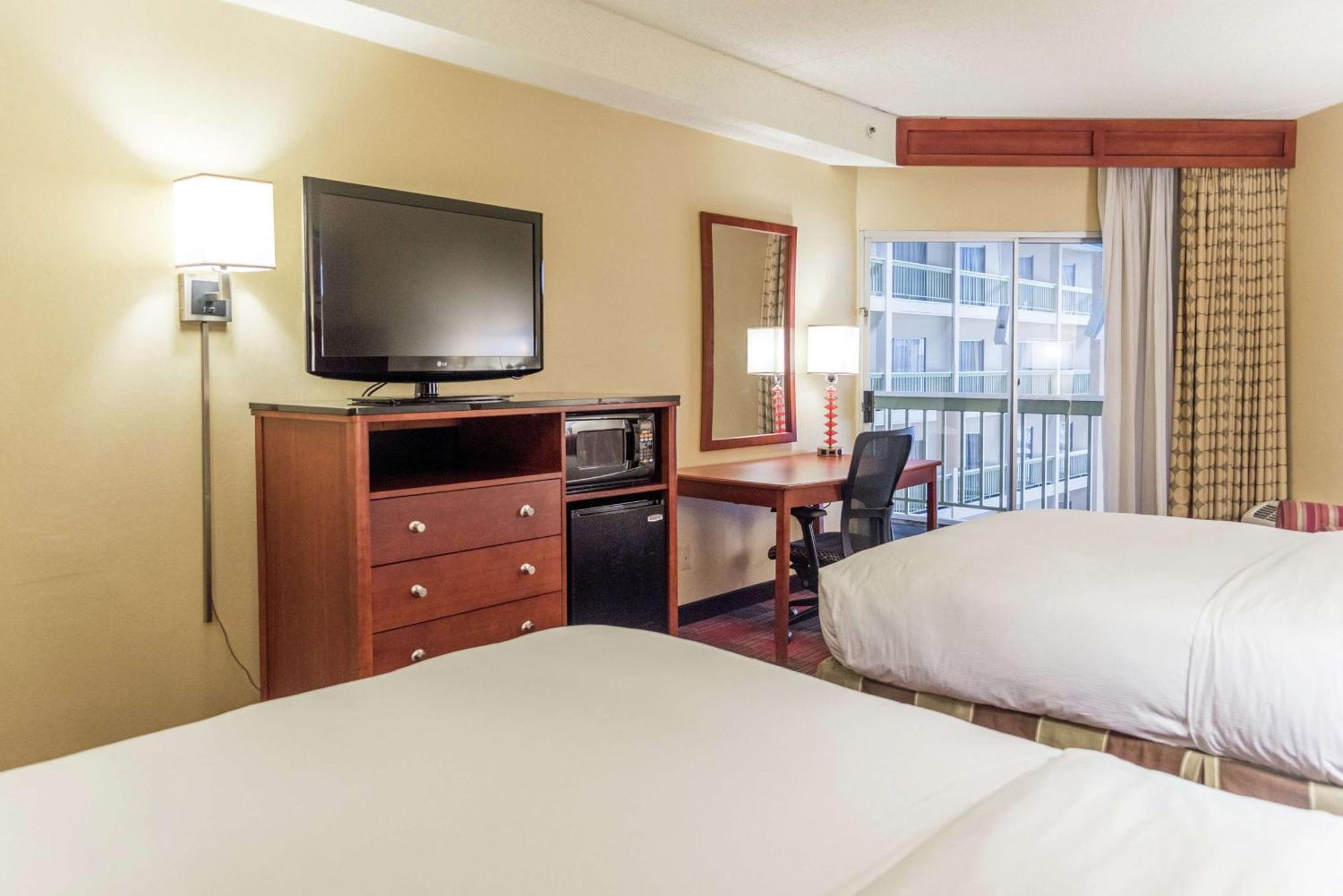 Doubletree By Hilton Holland Hotel Екстериор снимка