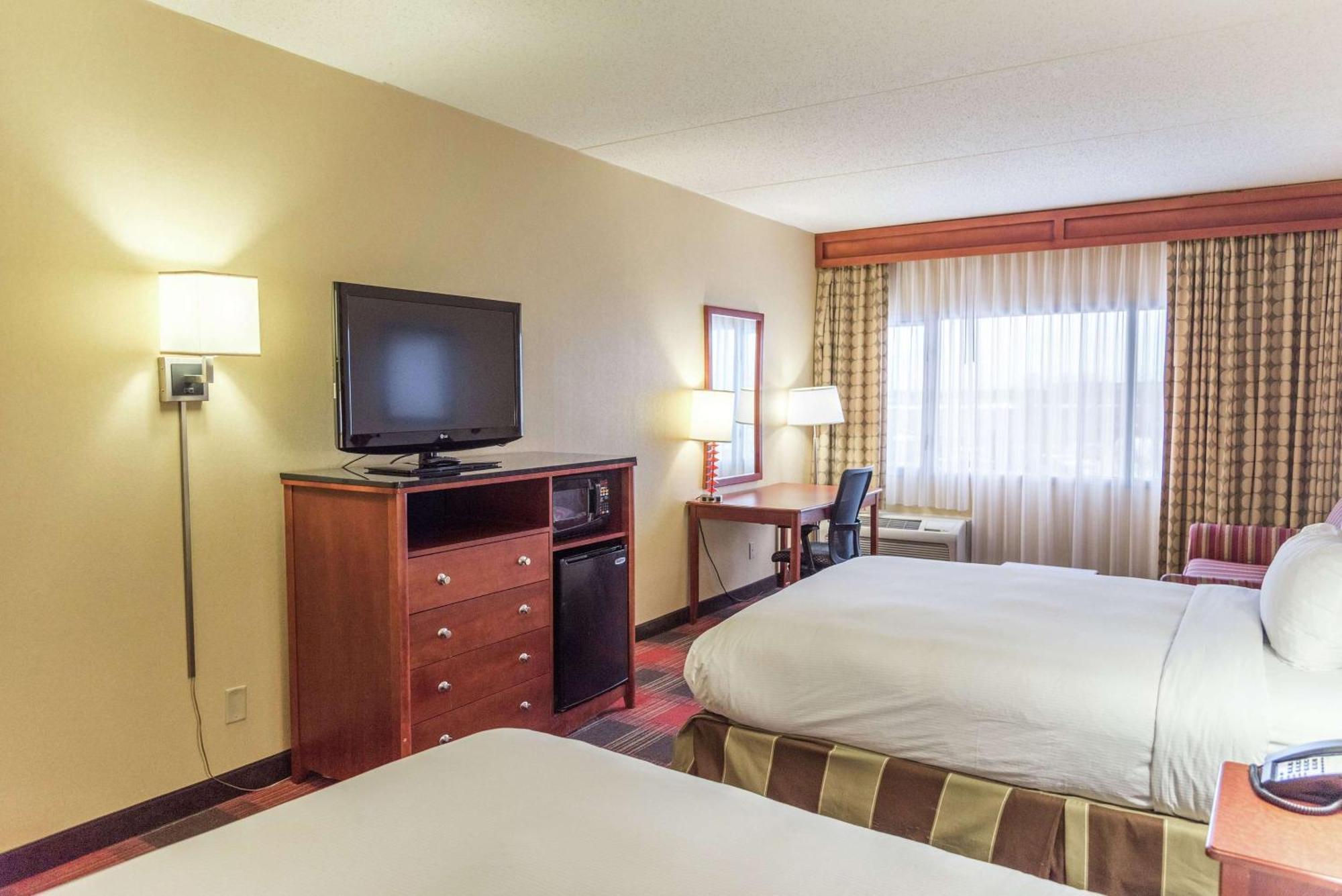 Doubletree By Hilton Holland Hotel Екстериор снимка