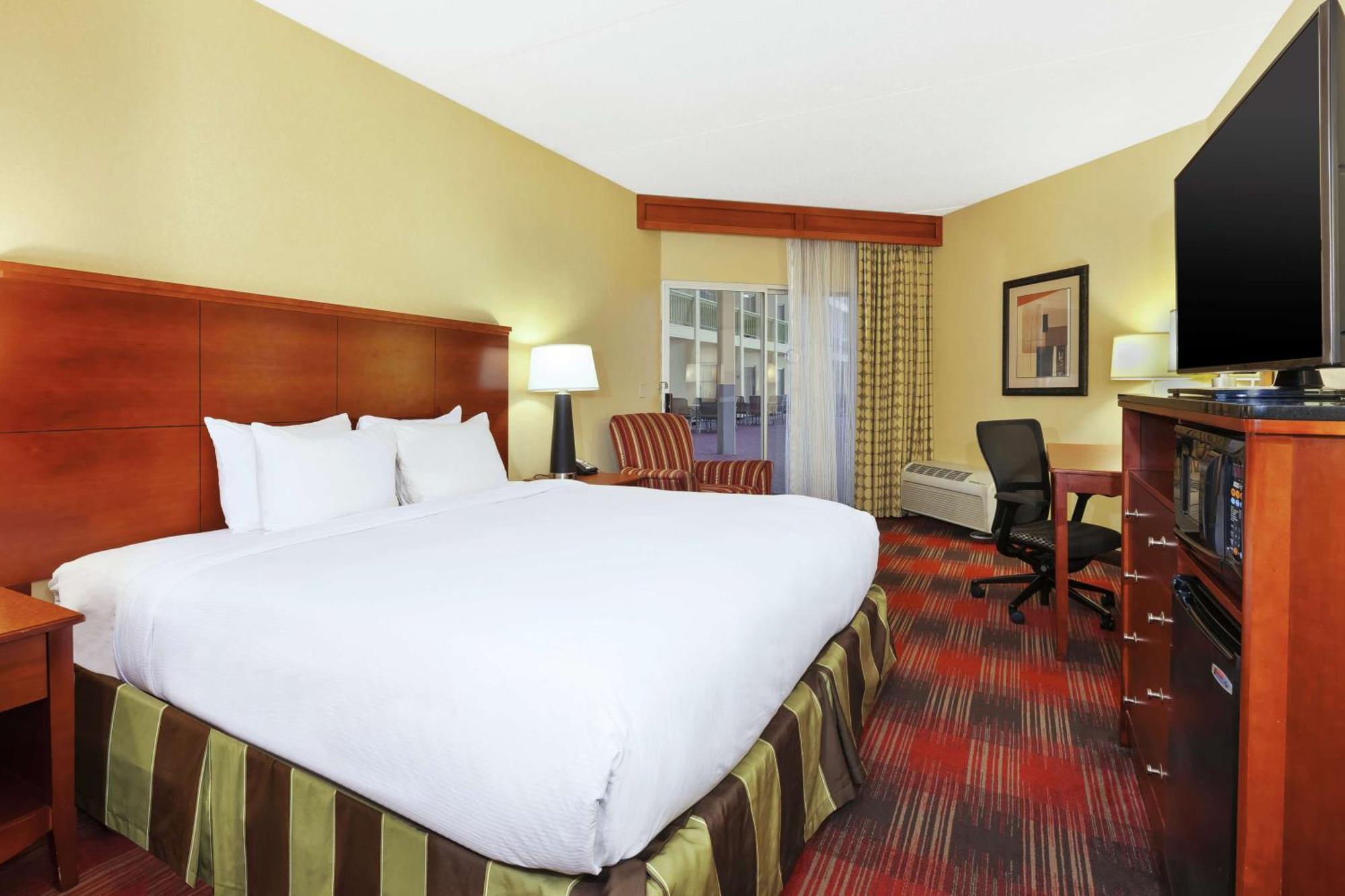 Doubletree By Hilton Holland Hotel Екстериор снимка