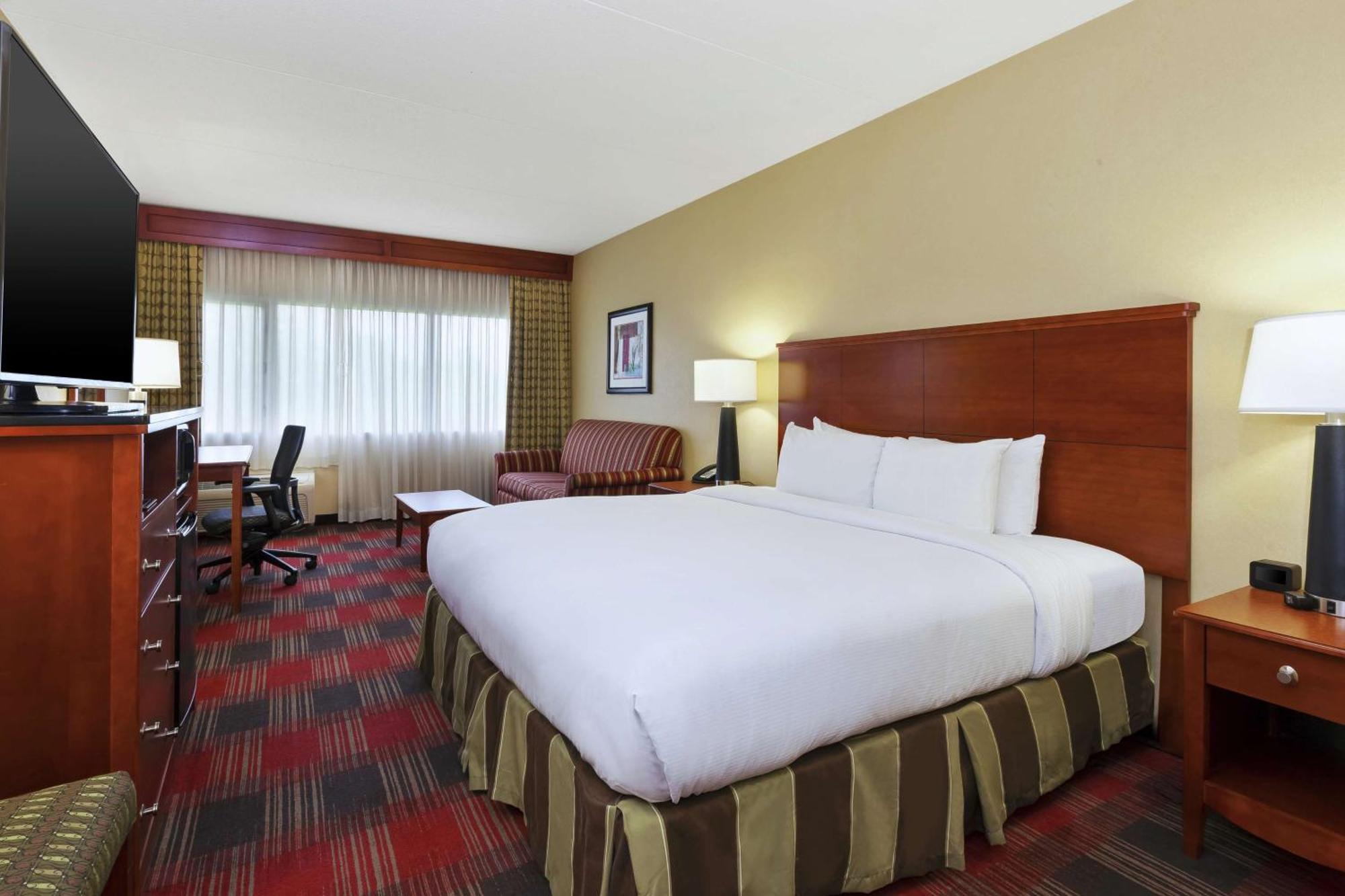 Doubletree By Hilton Holland Hotel Екстериор снимка