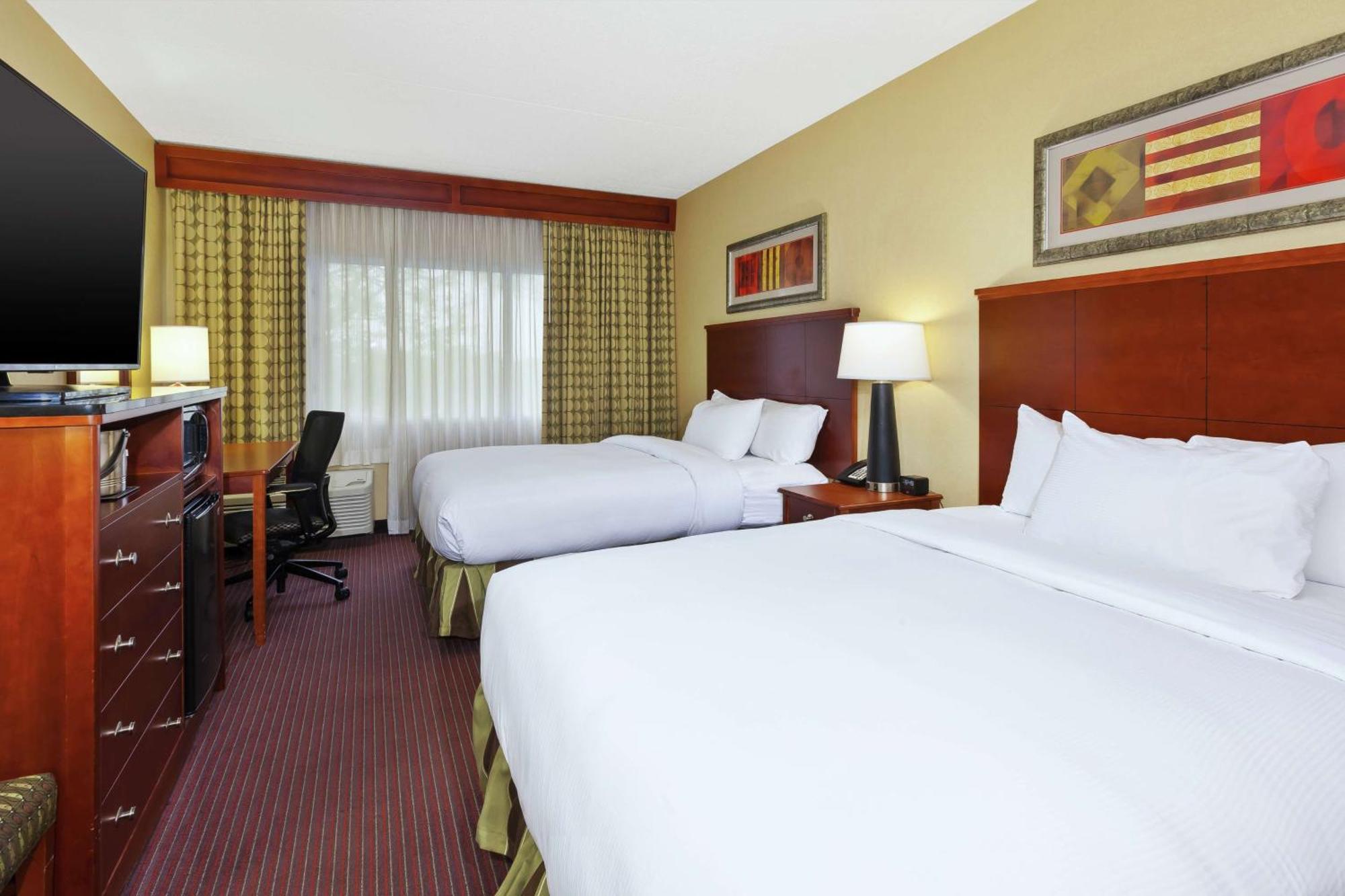 Doubletree By Hilton Holland Hotel Екстериор снимка