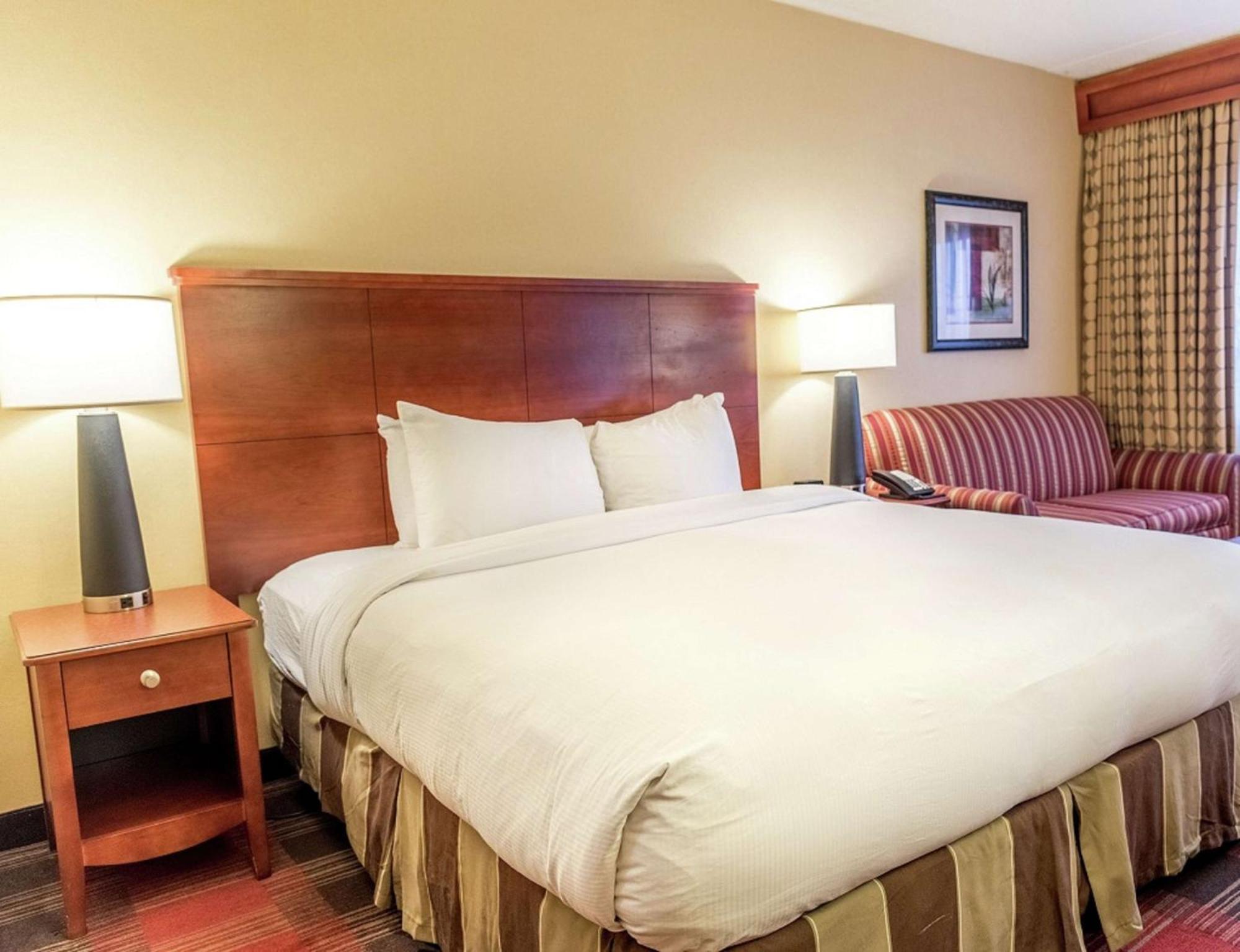 Doubletree By Hilton Holland Hotel Екстериор снимка