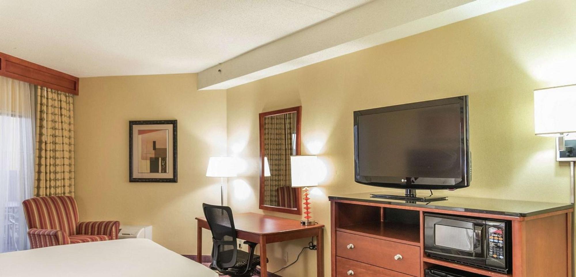 Doubletree By Hilton Holland Hotel Екстериор снимка