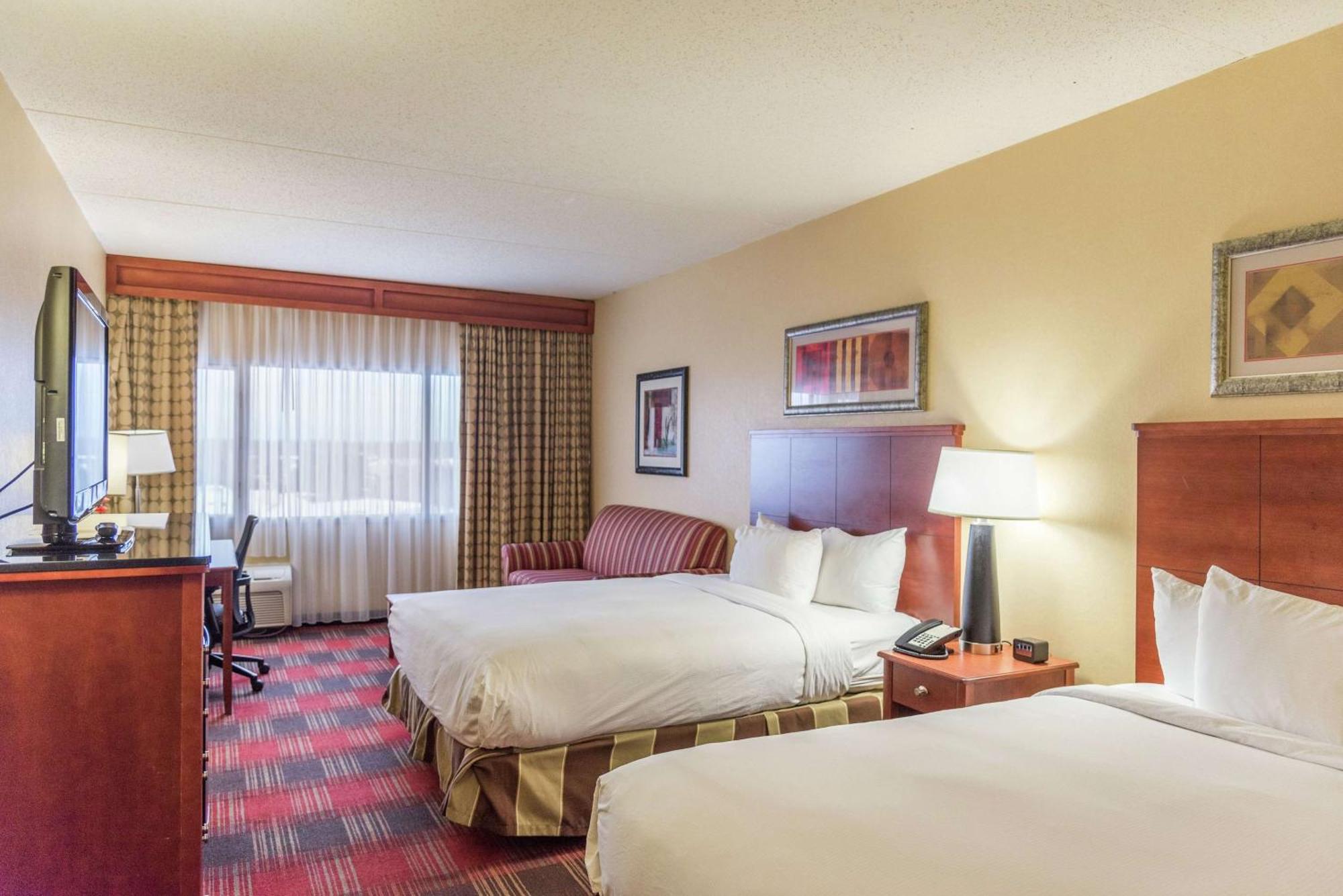 Doubletree By Hilton Holland Hotel Екстериор снимка