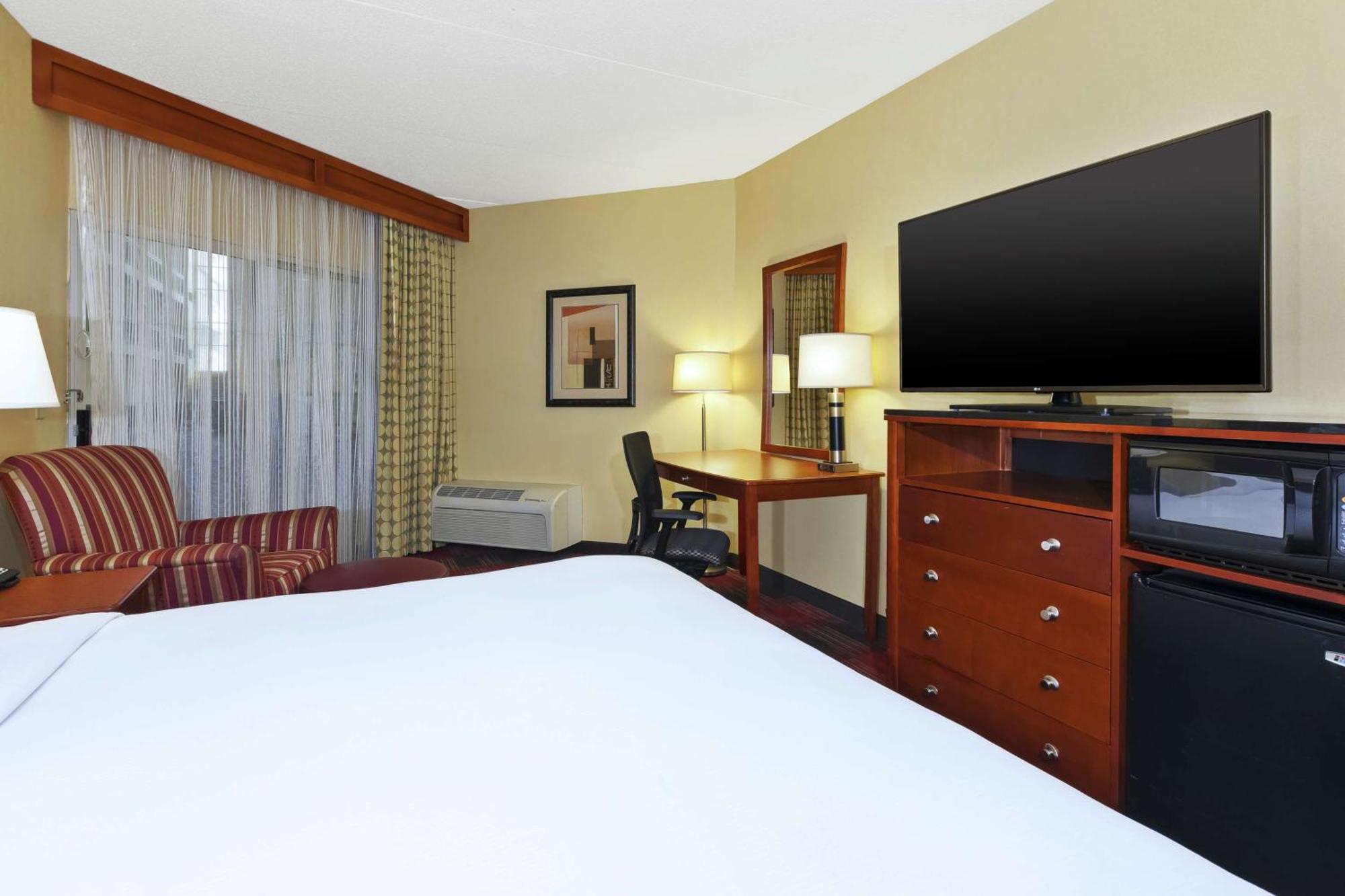 Doubletree By Hilton Holland Hotel Екстериор снимка