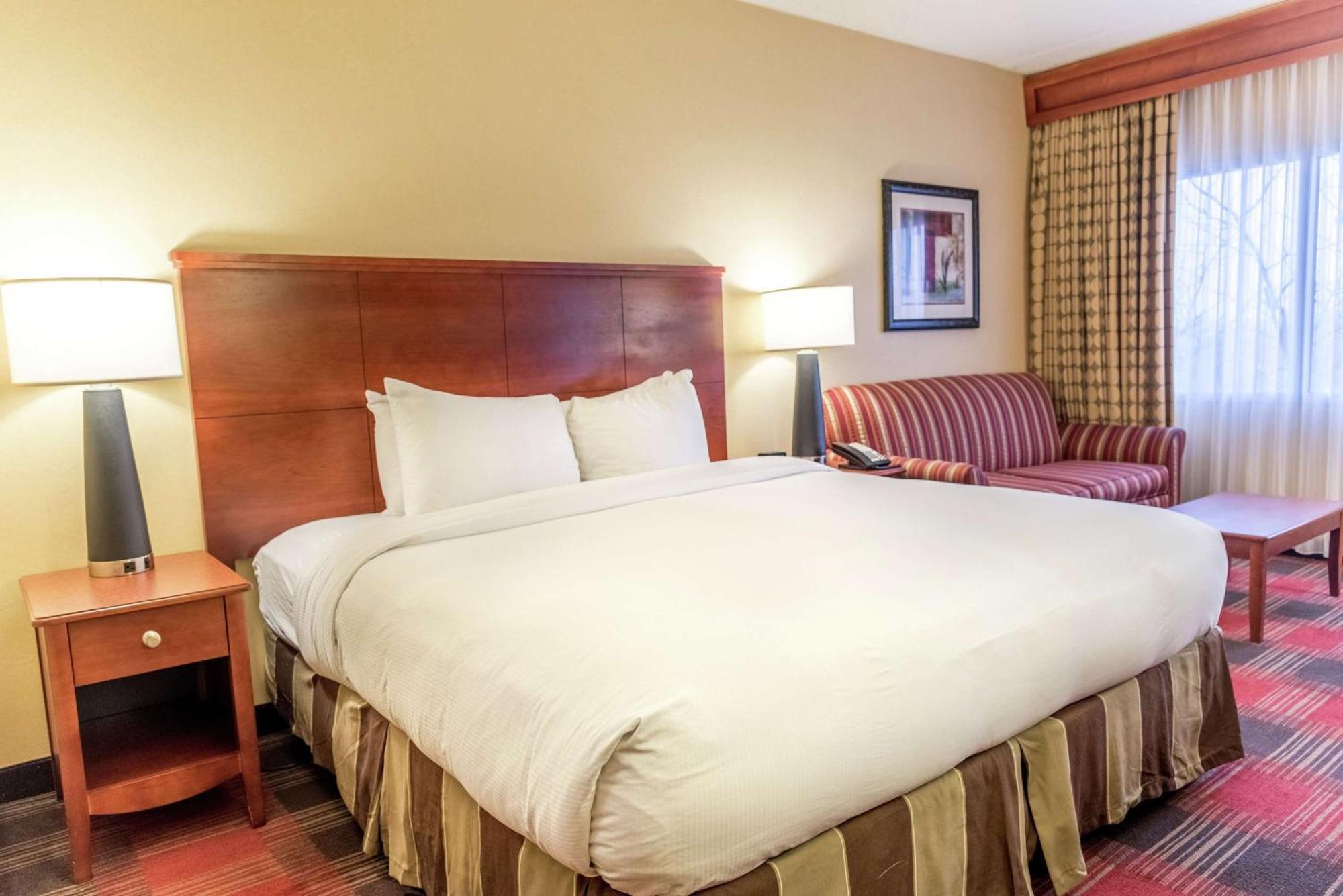 Doubletree By Hilton Holland Hotel Екстериор снимка