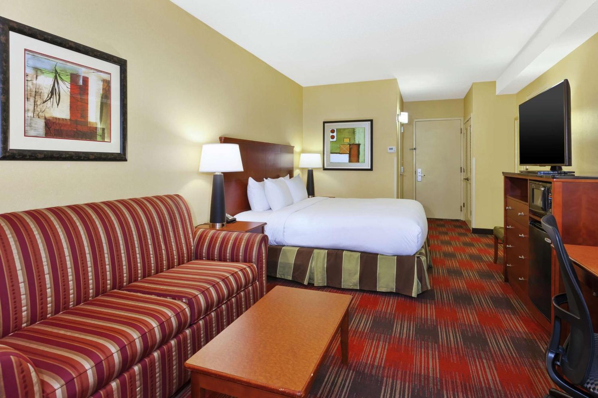 Doubletree By Hilton Holland Hotel Екстериор снимка