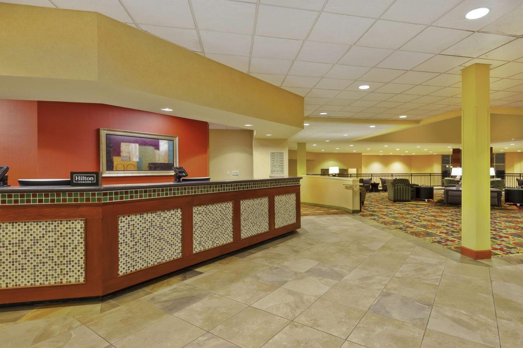 Doubletree By Hilton Holland Hotel Екстериор снимка